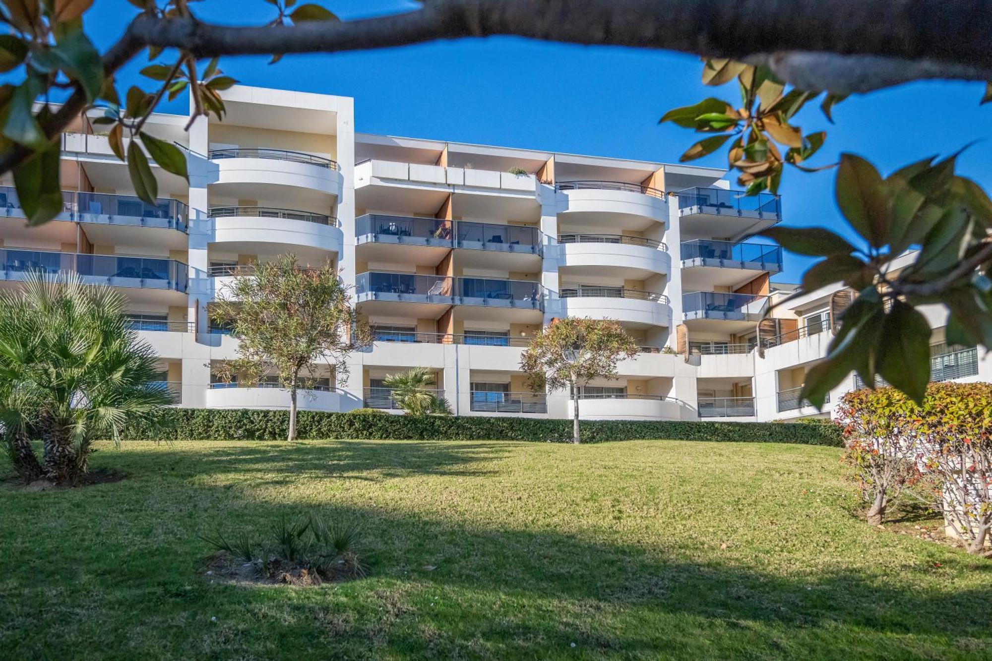 Nemea Appart Hotel Le Lido Cagnes Sur Mer Exterior photo